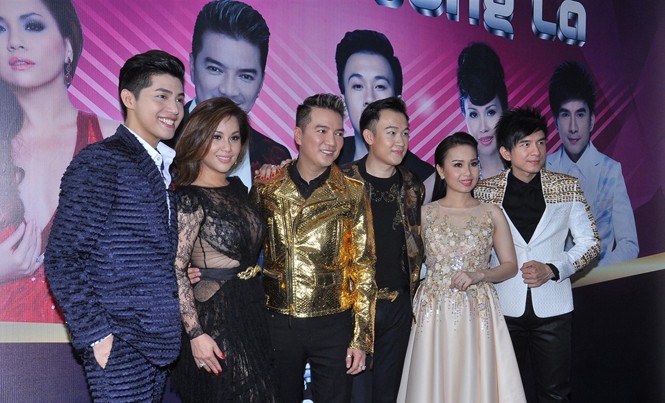 Giám khảo hải ngoại ngập game show Ca sĩ Minh Tuyết (thứ 2 từ trái sang) làm giám khảo “Tuyệt đỉnh song ca”.