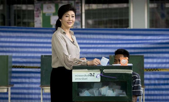 Thái Lan: Sẽ có hiến pháp mới nhưng vẫn gây tranh cãi Cựu Thủ tướng Yingluck Shinawatra bỏ phiếu. Ảnh: Strait Times.