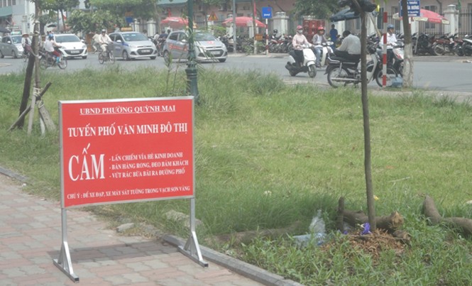 Cỏ dại mọc trên tuyến phố văn minh Cỏ dại mọc trên tuyến phố văn minh