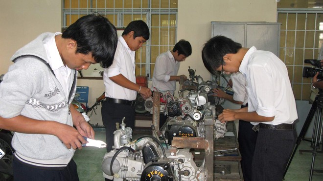 Học nghề trong trường phổ thông: Chỉ để cộng điểm thi tốt nghiệp Học sinh học nghề nên được đào tạo bài bản trong các cơ sở đào tạo học nghề chuyên nghiệp.