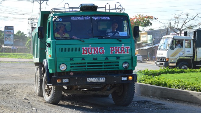 Thanh tra giao thông, anh là ai? - Bài 2: Những bất thường Những chiếc xe chở quá tải trên đường phố Sóc Trăng.