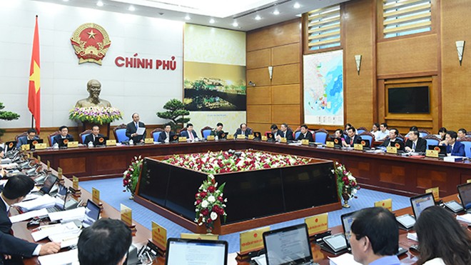 “Dân biết hết thói hư tật xấu của quan chức” “Một chính phủ biết lắng nghe dân, lấy phản ứng của dân để điều chỉnh hành vi là một tín hiệu đáng mừng”.