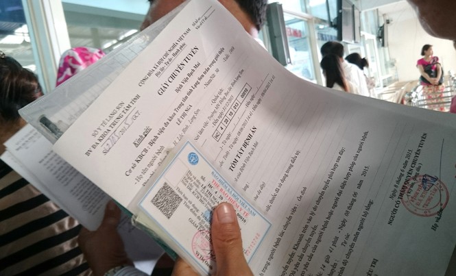 Sự vòng vo của lãnh đạo BHXH Việt Nam Nhiều người dân tham gia BHYT 5 năm liên tục vẫn chưa biết về quyền lợi mình đáng được hưởng. Ảnh: Như Ý.