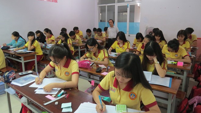 TPHCM: Dạy thêm học sinh của mình sẽ bị đuổi việc Quy định vi phạm về dạy thêm, học thêm sẽ bị đuổi việc khiến nhiều giáo viên bị sốc.