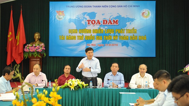 Xây dựng chiến lược tài năng trẻ, luật nhân tài Bí thư T.Ư Đoàn Nguyễn Long Hải chủ trì buổi tọa đàm. Ảnh: Xuân Tùng.