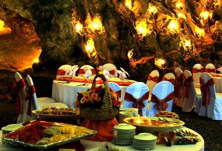 Biến di sản Hạ Long thành phòng tiệc Biến di sản Hạ Long thành phòng tiệc