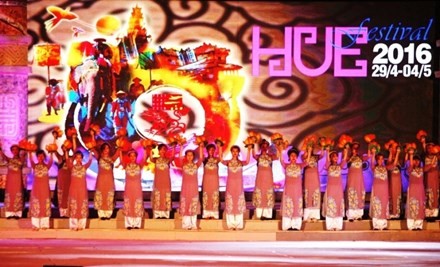 Festival Huế 2016 qua lâu mà vẫn bùng nhùng Festival Huế 2016 qua lâu mà vẫn bùng nhùng