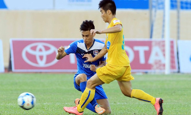 V.League 2016: Cuộc đua của bộ tứ Pha tranh bóng quyết liệt trong trận Thanh Hóa gặp Quảng Ninh. Ảnh: VSI.