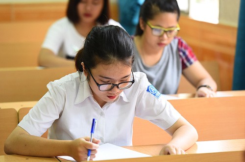 Sẽ không chọn được người giỏi vào đại học Thí sinh làm bài thi môn Văn tại kỳ thi THPT quốc gia 2016. Ảnh: Vnexpress