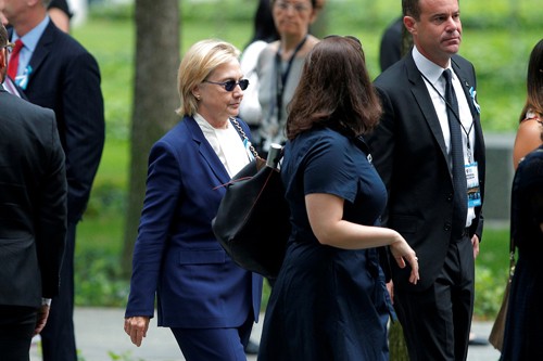Bà Hillary Clinton không khỏe tại lễ tưởng niệm 11/9 Bà Clinton đến dự sự kiện tại Đài Tưởng niệm Quốc gia 11/9 ở New York. Ảnh: Reuters