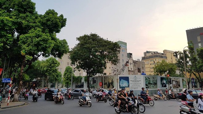 Hà Nội xây nhiều khách sạn cao cấp trên đất “vàng” Khu đất “vàng” số 22-24 Hàng Bài và 25-27 Hai Bà Trưng sẽ trở thành khách sạn 5 sao.