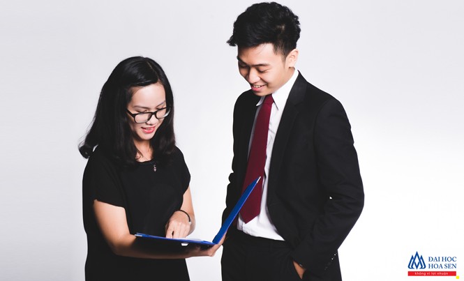 5 lý do bạn nên học liên thông tại Đại học Hoa Sen Sinh viên Đại học Hoa Sen thảo luận đề án môn học với doanh nghiệp.
