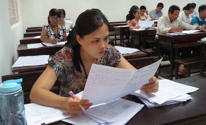 TPHCM thi và xét công nhận tốt nghiệp riêng 2017: Giảm cơ hội vào đại học Giáo viên chấm thi THPT quốc gia 2016.