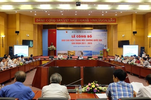 Hà Nội, TPHCM đối mặt ô nhiễm không khí dạng đặc biệt Quang cảnh buổi công bố báo cáo hiện trạng môi trường quốc gia giai đoạn 2011-2015. Ảnh: Quân đội Nhân dân