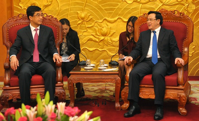 Điểm sáng trong quan hệ Việt - Trung Trưởng Ban Đối ngoại T.Ư Hoàng Bình Quân (bên phải) tiếp Bí thư thứ nhất T.Ư Đoàn TNCS Trung Quốc Tần Nghi Trí. Ảnh: Xuân Tùng.