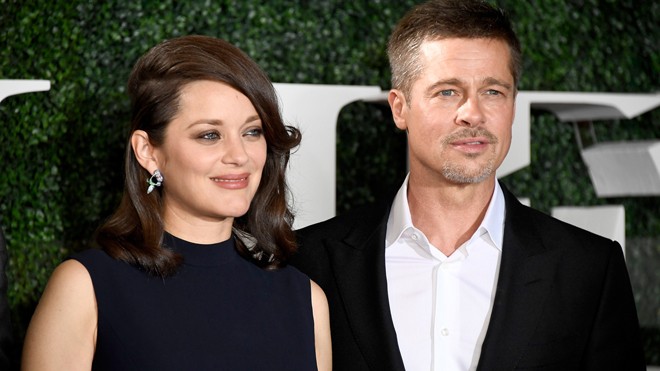 Pitt được minh oan, Jolie lại gây sốc Brad Pitt xuất hiện cạnh người tình tin đồn Marion Cotillard quảng bá phim mới.