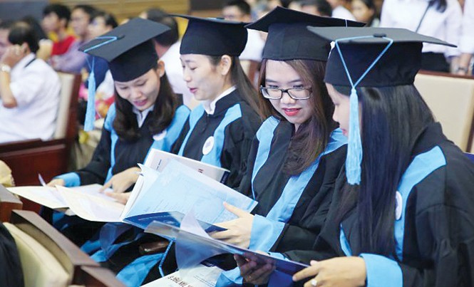 “Tiến sĩ chỉ làm mấy thứ lặt vặt như thạc sĩ?” Thời gian tới, ngoại ngữ sẽ được quy định là chuẩn đầu vào của Tiến sĩ. Ảnh: Minh họa.