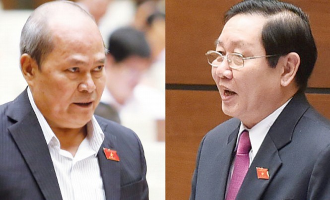 Bao nhiêu trường hợp luân chuyển 'tiểu ngạch' như Trịnh Xuân Thanh? Đại biểu Ngô Văn Minh (trái) đã có những chất vấn nảy lửa về công tác cán bộ đối với Bộ trưởng Nội Vụ Lê Vĩnh Tân (phải). Ảnh: Như Ý.