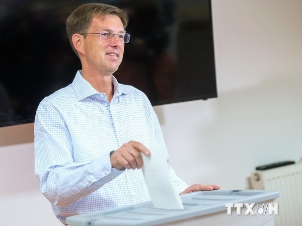Khi nước vào hiến pháp Thủ tướng Slovenia Miro Cerar