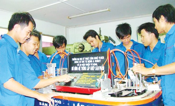 Một trường cao đẳng, ba cơ quan quản lý Khi các trường CĐ, TCCN chuyển về Bộ LĐTB&XH, số tiết học thực hành sẽ tăng mạnh.