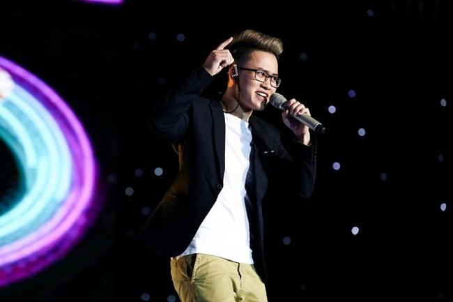 Ông bà anh thời quảng cáo Lê Thiện Hiếu trình bày ca khúc Ông bà anh trong cuộc thi Sing My Song