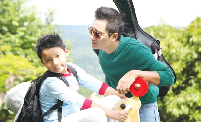 Hoàng Bách rủ con hiến máu ở Chủ nhật Đỏ Hai bố con ca sỹ Hoàng Bách trong chương trình “Bố ơi mình đi đâu thế”.