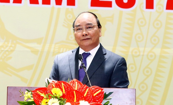 Phấn đấu giảm chi phí vay vốn cho doanh nghiệp Thủ tướng Nguyễn Xuân Phúc phát biểu tại hội nghị. Ảnh: TTXVN.