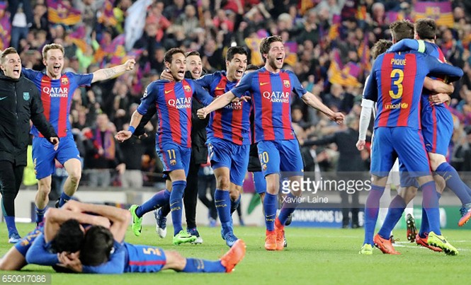 'Cạn lời' với Barca Các cầu thủ Barcelona ăn mừng chiến thắng không tưởng trước PSG để giành vé vào tứ kết. Ảnh: GETTY IMAGES.
