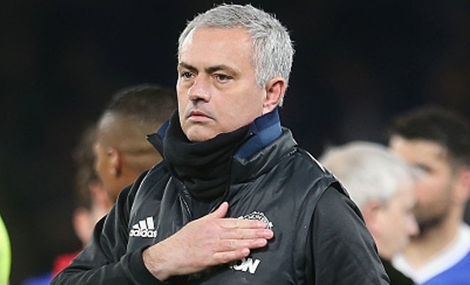 Mourinho tan mộng “ăn ba” HLV Mourinho không thể đạt mục tiêu giành cú ăn ba trong mùa đầu dẫn dắt M.U. Ảnh: GETTY IMAGES.