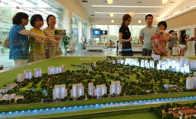 Bất động sản 'câu khách' bằng chiêu ưu đãi lãi suất Nhiều dự án quảng bá bán nhà hỗ trợ lãi suất 0% cho người mua. Ảnh: Như Ý.