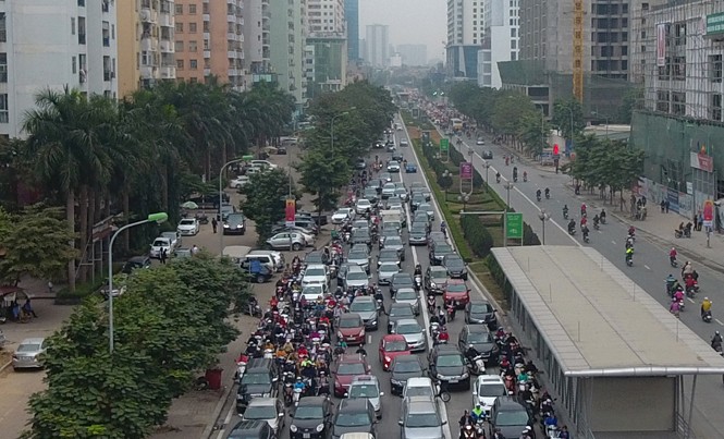 Quy hoạch không thể chạy theo 'ông này hay ông kia' Đường Lê Văn Lương, Hà Nội. Ảnh: Như Ý.