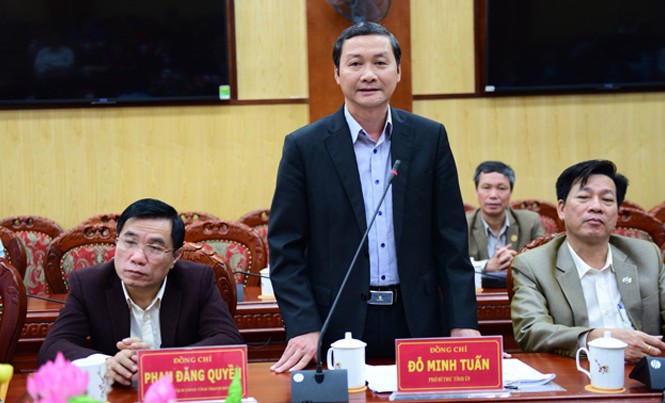 Thanh Hóa: Đại biểu Quốc hội truy vụ “bổ nhiệm thần tốc” Phó Bí thư Tỉnh ủy Thanh Hoá Đỗ Minh Tuấn trao đổi với đoàn giám sát. Ảnh: LD.