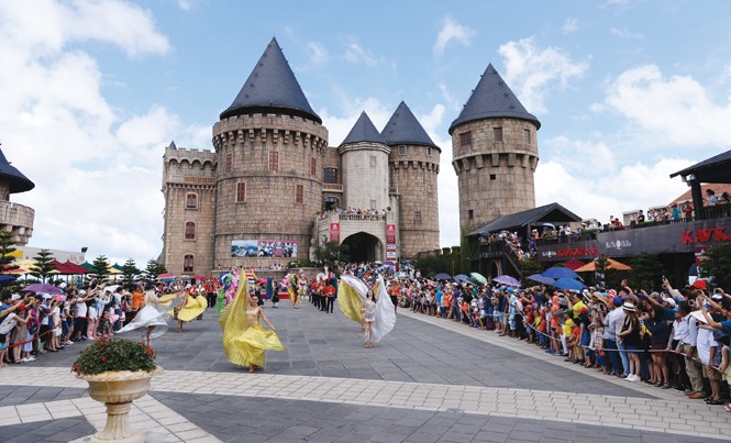 Du lịch lễ hội - mỏ vàng đang khai lộ Sun World Ba Na Hills.