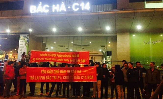 Quyết liệt tranh chấp ở chung cư: Vì cạn tình, hổng luật Phong trào biểu tình căng băng rôn diễn ra tại nhiều chung cư ở Hà Nội.