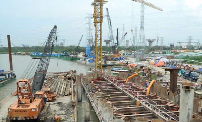 Thu hút vốn từ PPP tạo nhiều dự án lớn ở TPHCM Dự án chống ngập do triều cường có xét đến biến đổi khí hậu được TPHCM thực hiện theo hình thức PPP với kinh phí gần 10.000 tỷ đồng.