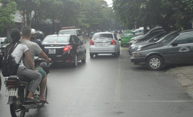 Bất cập vỉa hè, lòng đường Bất cập vỉa hè, lòng đường
