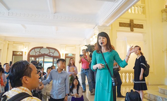 Khai thác nhà hát Lớn: Cần sang trọng, xứng tầm Nhiều người kỳ vọng khai thác Nhà hát Lớn không dừng lại ở việc bán tua tủn mủn. Ảnh: Nguyên Khánh.