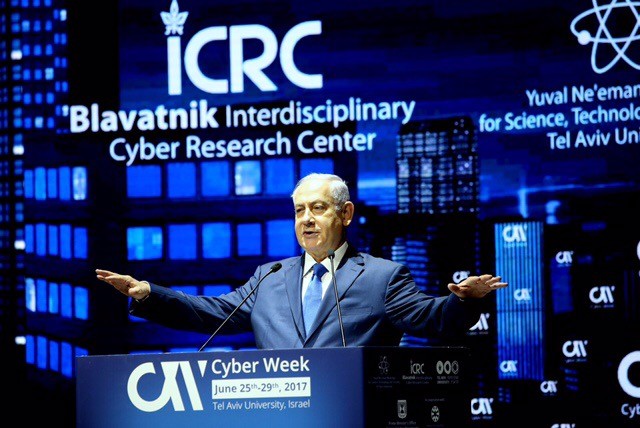 Thủ tướng Israel: An ninh mạng vừa là nguy cơ vừa là cơ hội Thủ tướng Israel Benjamin Netanyahu phát biểu ngày 26/6 tại Cyber Week. Ảnh: Minh Trang