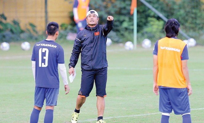 Vòng loại U23 châu Á: Thực tập cho SEA Games Thày trò HLV Hữu Thắng tích cực luyện tập chuẩn bị cho vòng loại U23 châu Á và SEA Games 29 sắp tới. Ảnh: VSI.