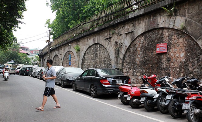Đục thông vòm cầu Hà Nội: Hay nhưng cần cẩn trọng Các nhà kiến trúc, nghiên cứu văn hóa kỳ vọng việc đập thông 127 vòm cầu Phùng Hưng thay đổi diện mạo đô thị Hà Nội. Ảnh: Mạnh Thắng.