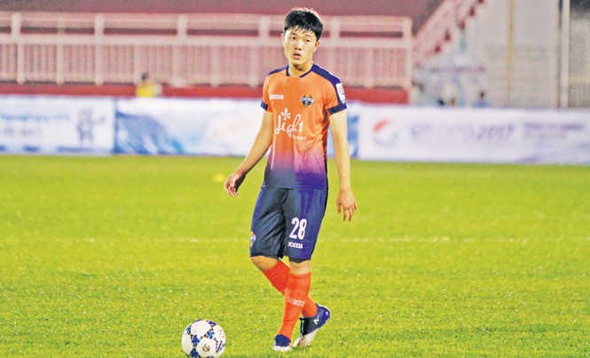 Xuất ngoại để 'mài ghế dự bị' Xuân Trường được đưa sang K-League thi đấu chủ yếu vì mục tiêu thương mại chứ không phải chuyên môn. Ảnh: Xuân Trường.
