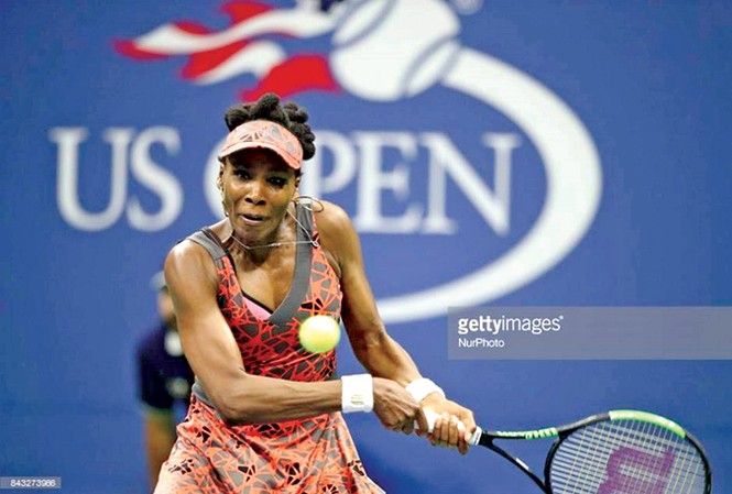 Tay vợt Venus Williams - 'Chị già' vẫn dai Venus Williams thẳng tiến vào bán kết Grand Slam cuối cùng trong năm ở tuổi 37. Ảnh: GETTY IMAGES.
