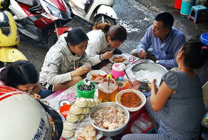 Sẽ bãi bỏ dần kinh doanh thức ăn đường phố BQL ATTP TPHCM đề nghị cần có lộ trình để bãi bỏ dần thức ăn đường phố.