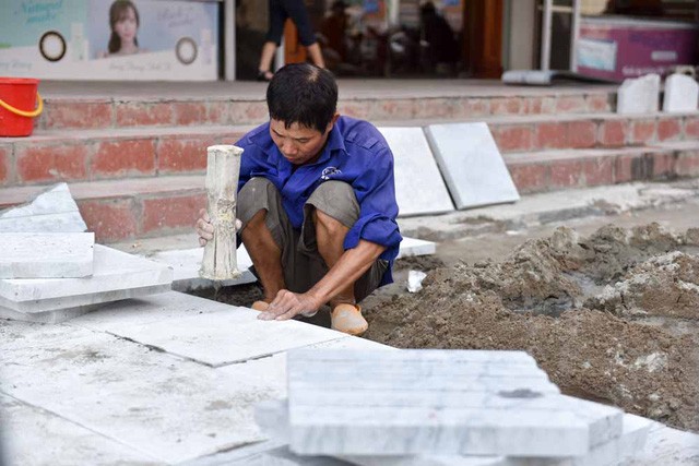 Hà Nội đồng loạt lát vỉa hè bằng đá tự nhiên: Trả lại tên cho em... Hà Nội đồng loạt lát vỉa hè bằng đá tự nhiên: Trả lại tên cho em...