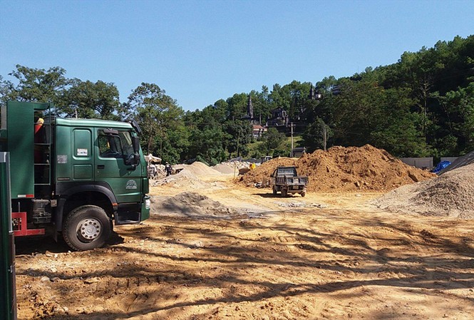 Dự án bãi đỗ xe xâm phạm lăng vua Nguyễn? Bãi đỗ xe mới trong giai đoạn thi công này không thuộc khu vực I khoanh vùng bảo vệ di tích, không ảnh hưởng phong thủy lăng vua.
