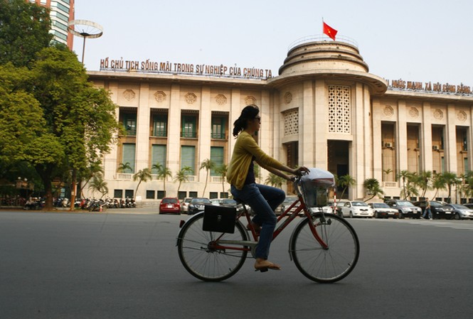 Xếp hạng ngân hàng nhằm giảm nguy cơ đổ vỡ? Theo NHNN, việc xếp hạng các tổ chức tín dụng và chi nhánh ngân hàng nước ngoài nhằm phục vụ an ninh tiền tệ. Ảnh: Hồng Vĩnh.