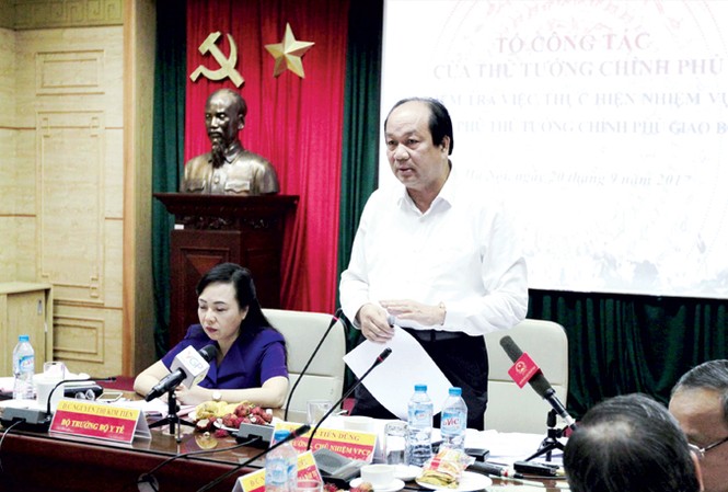 Làm việc với Bộ Y tế, Bộ trưởng Chủ nhiệm Văn phòng Chính phủ: “Cứ bao biện thì không cần nghe nữa” Bộ trưởng, Chủ nhiệm VPCP Mai Tiến Dũng phát biểu tại buổi làm việc. Ảnh: Trường Phong.