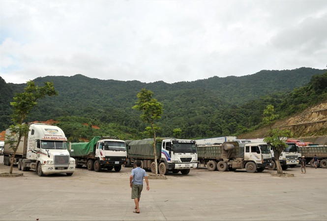Nhiều chuyện lạ quanh Cục phó hải quan bị tố Container chờ làm thủ tục xuất nhập khẩu tại vùng biên giới Việt Nam. Ảnh minh họa.