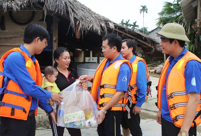 Thắm màu xanh tình nguyện Thắm màu xanh tình nguyện