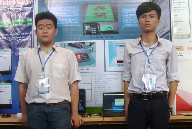 Máy đọc dành cho người khiếm thị của 2 HS phố núi Máy đọc dành cho người khiếm thị của 2 HS phố núi